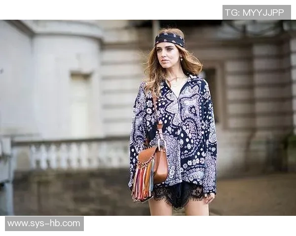 足球明星发带风潮解析：时尚与运动的完美结合与影响力