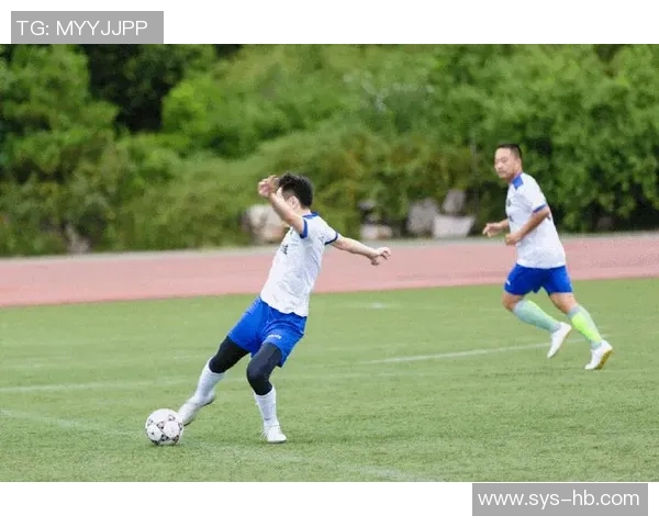 足球明星现身各大联赛揭秘他们的踢球地点与球队动态